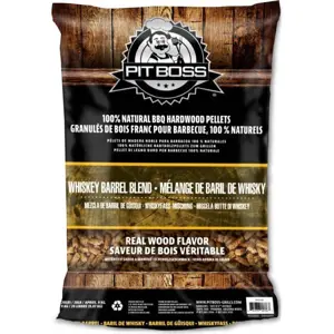 Dřevěné pelety Pit Boss Whisky, 9 kg